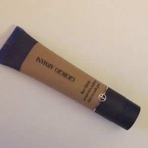 Giorgio Armani face fabric foundation in shade 4